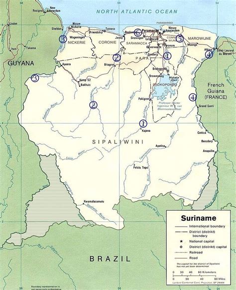 Kaart van Suriname met belangrijke locaties uit de film