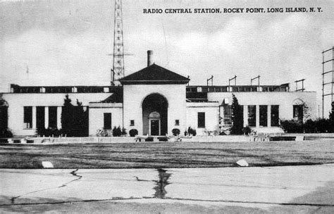 Illustratie van de voormalige RCA Radio Central faciliteit in Rocky Point, Long Island, New York.