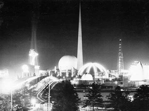 Wereldtentoonstelling in New York in 1939 met RCA televisietoestellen.