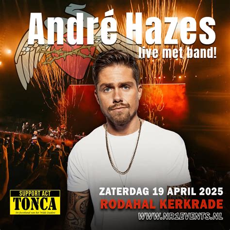 André Hazes Jr. met zijn band in een openluchttheater