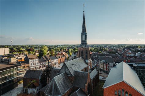 Een luchtfoto van Mechelen, de stad waar de serie zich afspeelt
