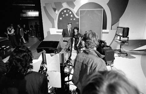 Archiefbeeld van een televisiestudio met het logo van Canvas