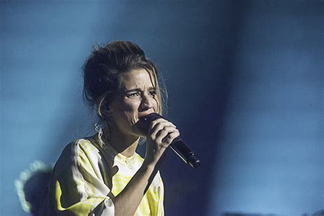 Foto van Selah Sue op het podium