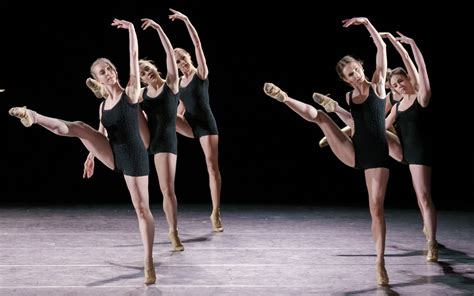 Foto van het United Ukrainian Ballet tijdens een repetitie in Nederland.