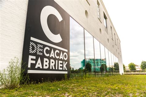 Foto van de verbouwde Cacaofabriek in Helmond, met nadruk op de creatieve architectuur.
