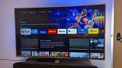 Illustratie van een smart-tv met diverse app-iconen