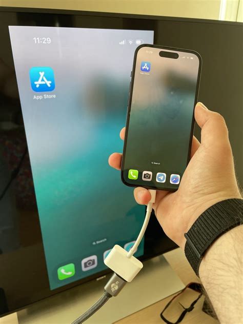 Illustratie van een iPhone die content streamt naar een tv via Apple TV