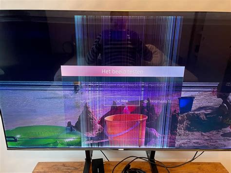 Illustratie van een Samsung TV-scherm met horizontale en verticale strepen