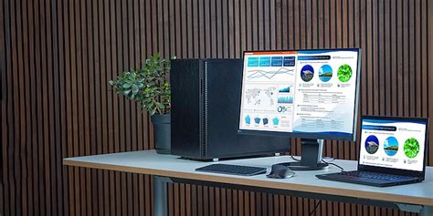 Een EIZO monitor met geïntegreerde KVM-functionaliteit, die toont hoe één set randapparatuur meerdere computers bedient.