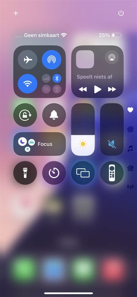 Een demonstratievideo die laat zien hoe je het bedieningspaneel op een iPhone opent en de optie 'Synchrone weergave' selecteert om te verbinden met een Apple TV.