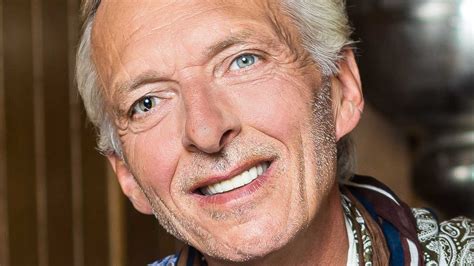 Infographic met de belangrijkste prijzen en televisieprogramma's van Martien Meiland.