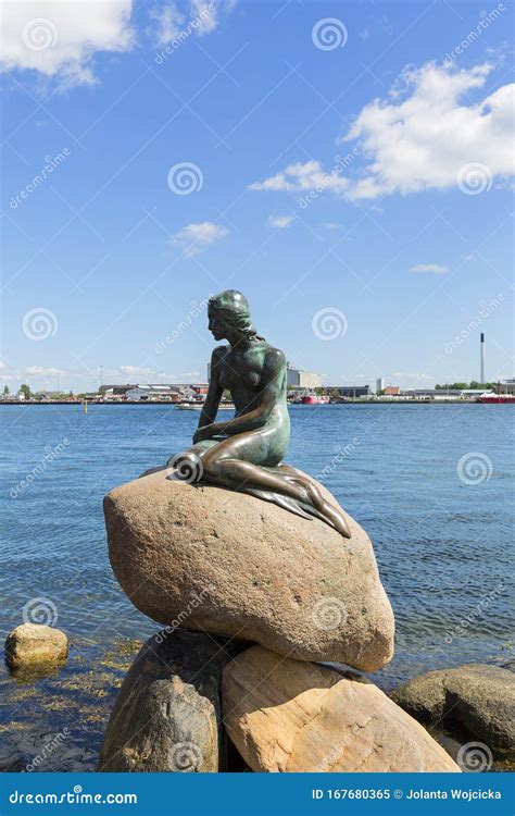 Standbeeld van de kleine zeemeermin in Kopenhagen