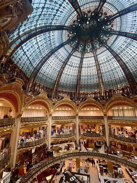Een artistieke impressie van het warenhuis Selfridges in het begin van de 20e eeuw