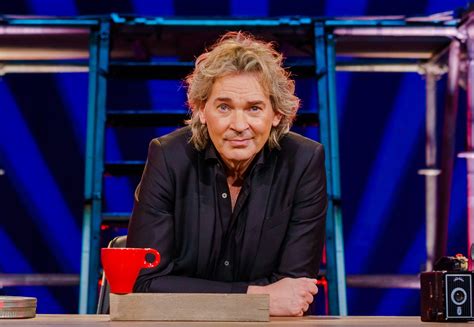 Archiefbeeld van Matthijs van Nieuwkerk tijdens een uitzending van De Wereld Draait Door.