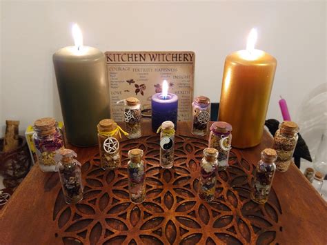 Duistere en intense scène uit Hellbound, met de bovennatuurlijke wezens.