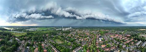 Weerlandschap met dramatische wolkenformaties