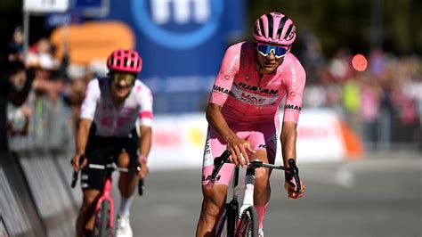 Thema: Foto van een wielrenner in de roze trui