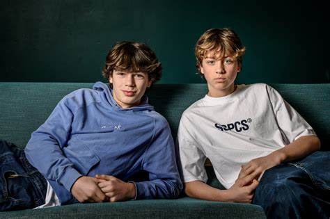 Portretten van de jonge hoofdrolspelers Lou Goossens en Marius de Saeger.