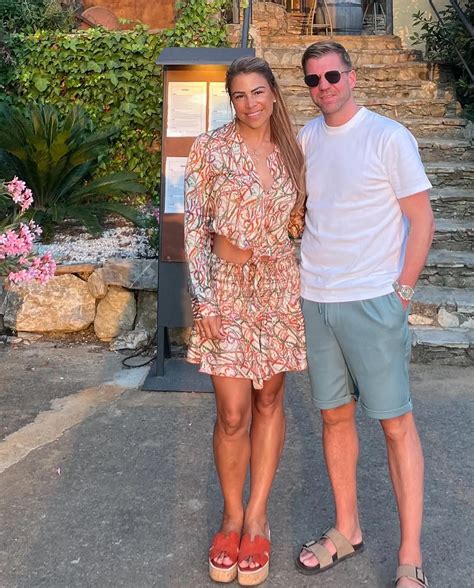 Illustratie van Dave en Finny, de Nestertjes, die de ark zien naderen.