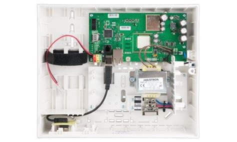 Schema van een bedrade en draadloze internetverbinding voor een gameconsole.