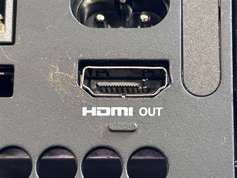 Gedetailleerde foto van een HDMI-poort op een Xbox-console.