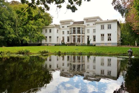 Foto van Raadhuis De Paauw in Wassenaar, de locatie van de vergaderingen van de Adviescommissie.