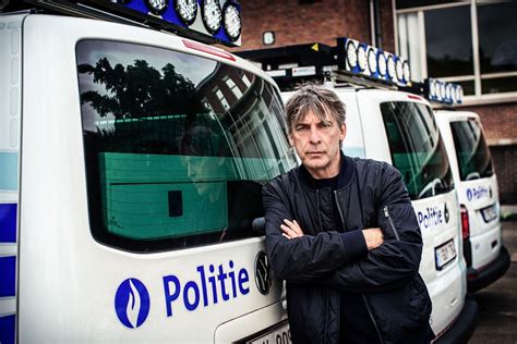Informatieve titelkaart van de televisieserie 'Moordzaken: Wetsdokters' met de logo's van VTM en PIT.