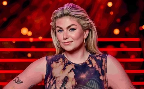 Roxeanne Hazes presenteert het gezellige muziekprogramma 'Het Holland Huis'.