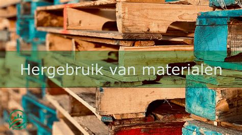 collage van voorbeelden van upcycling: een grafkist bekleed met bruidsjurk, design tassen van textiel
