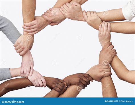 Illustratie van een MoCA netwerk met meerdere adapters die via coaxkabels met elkaar verbonden zijn.