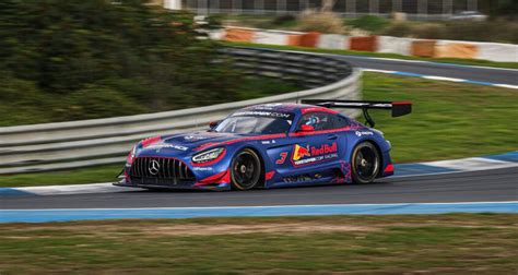 Max Verstappen in zijn Mercedes GT3-auto op de Nürburgring