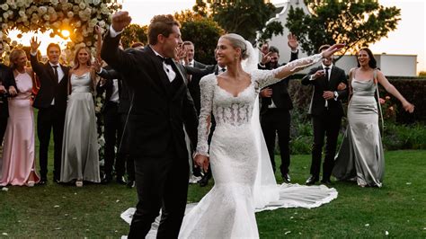 Een sfeerbeeld van de bruiloft van Xo en Rogelio uit Jane The Virgin