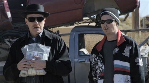 Een screenshot van een iconische scene uit Breaking Bad, mogelijk met Walter en Jesse