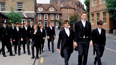 De Welton Academy, een klassiek ogende Britse kostschool met een strenge uitstraling.