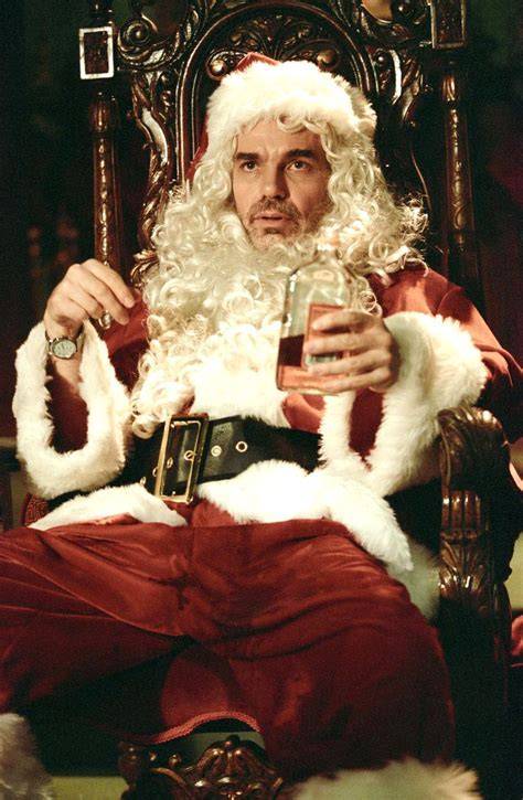 Billy Bob Thornton als Willie Soke in een kerstmanpak