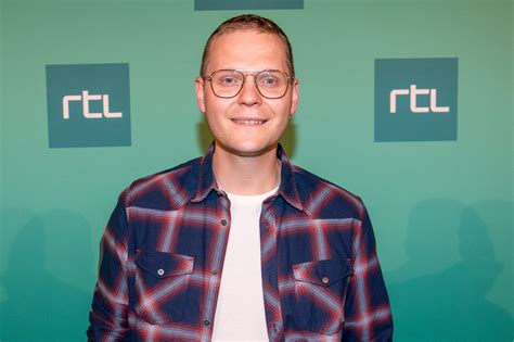 Luuk Ikink die Eilandpraat presenteert