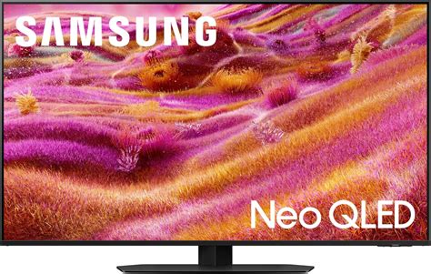 Illustratie die het effect van de Glare Free-technologie op de Samsung QN90F toont in een helder verlichte kamer.