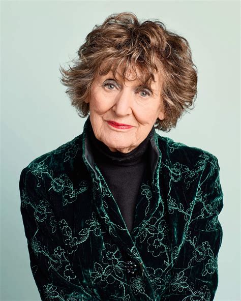 Foto van Hedy d'Ancona tijdens een opname van Verborgen Verleden