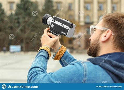 Een oude videocamera, symbolisch voor de herinneringen die centraal staan in Aftersun.