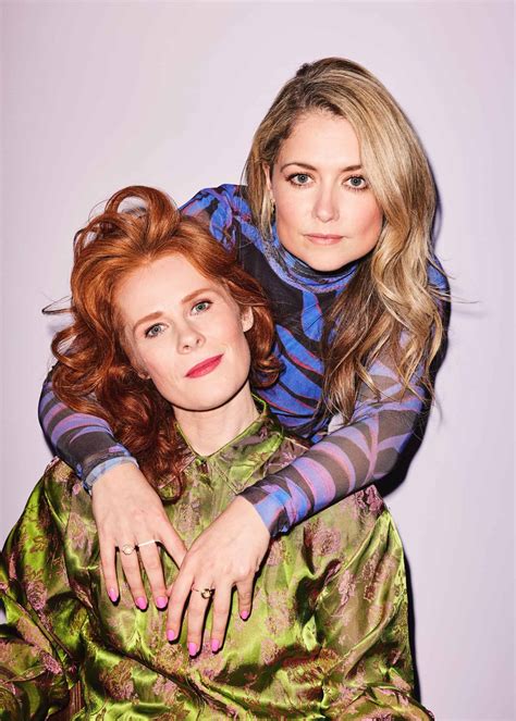 Infographic met een tijdlijn van de carrière van Yentl en de Boer, beginnend bij hun studietijd tot aan de Poelifinario prijs.