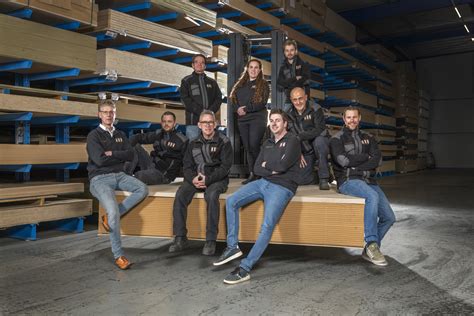 Teamfoto van Bluestream professionals in een werkomgeving