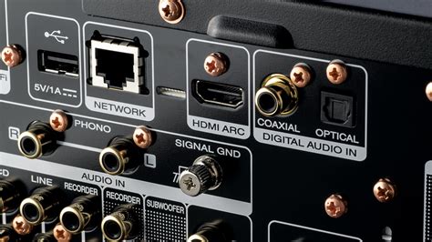 Schema dat de werking van HDMI ARC illustreert, met pijlen die zowel beeld (bron naar TV) als geluid (TV naar audiosysteem) aangeven.