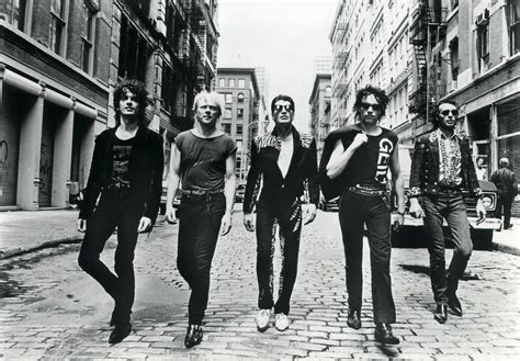 Foto van een jonge Herman Brood met zijn band Cuby and the Blizzards