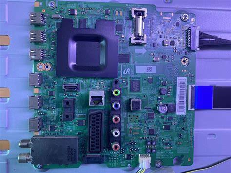 Gedemonteerd Samsung TV moederbord met zichtbare componenten