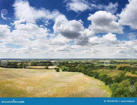 Thematische foto van het Engelse platteland, passend bij de sfeer van Midsomer Murders