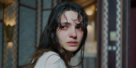 Een scène die de spanning tussen Peyami, Esvet en Dimitri illustreert.