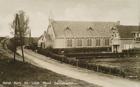 Eerste (houten) gereformeerde kerkje aan de Lindtsebenedendijk te Groote Lindt