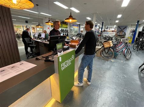 Illustratie van een fysieke Free Record Shop winkel met een modernere uitstraling