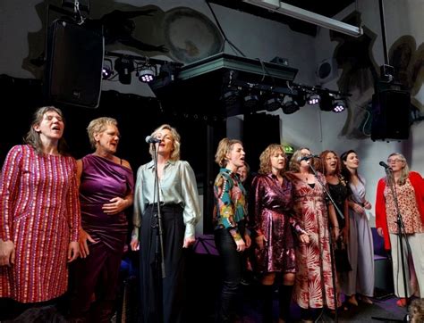 Symbolische afbeelding van vrouwen die hun stem laten horen