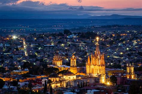 Panoramisch uitzicht op San Miguel de Allende bij zonsondergang